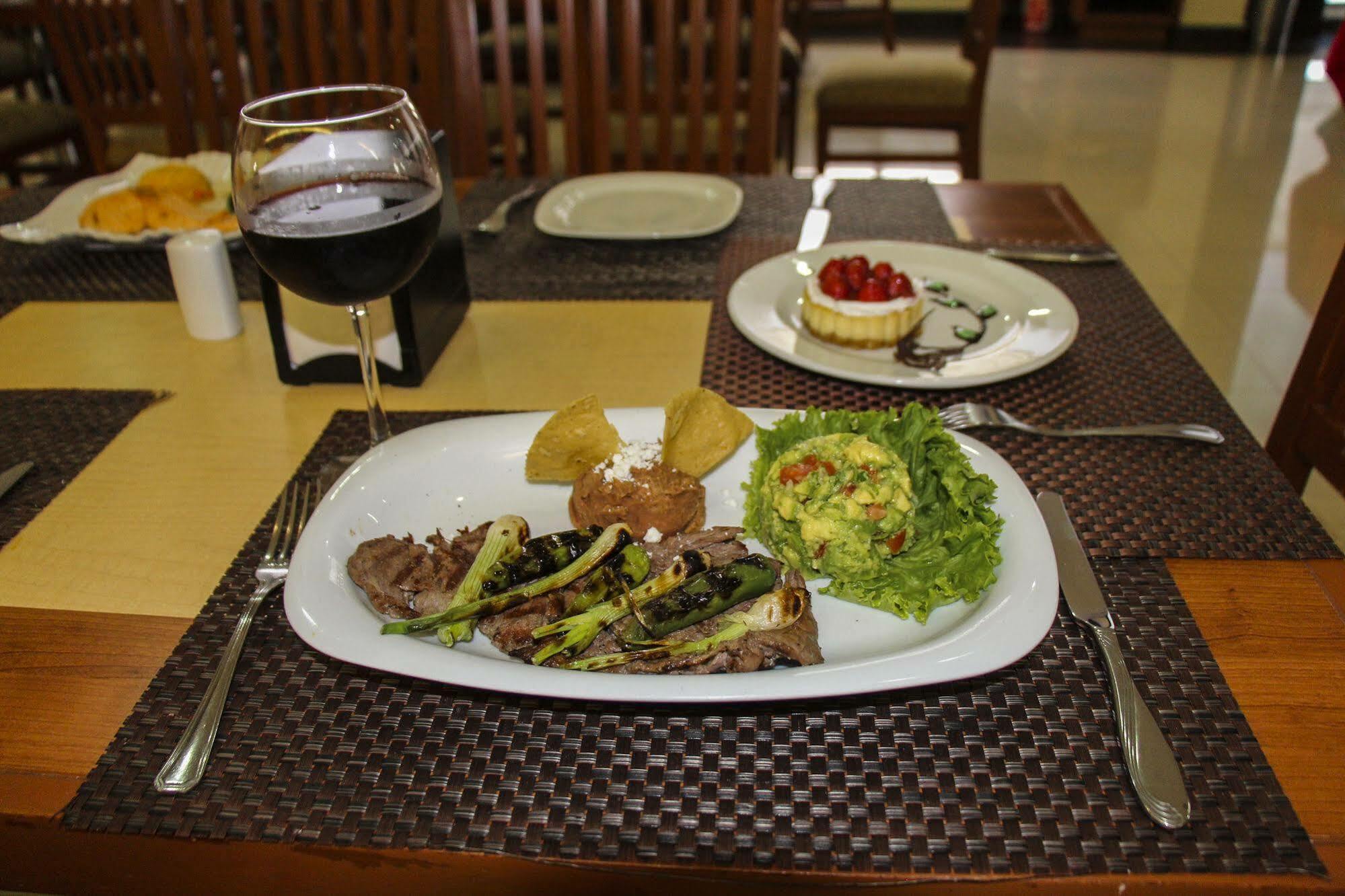 Hotel Soleil Business Class Celaya Celaya (Guanajuato) Exterior foto